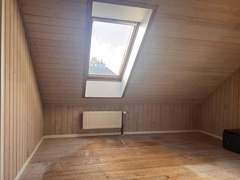 ZImmer 2 DG Einfamilienhaus Rellingen