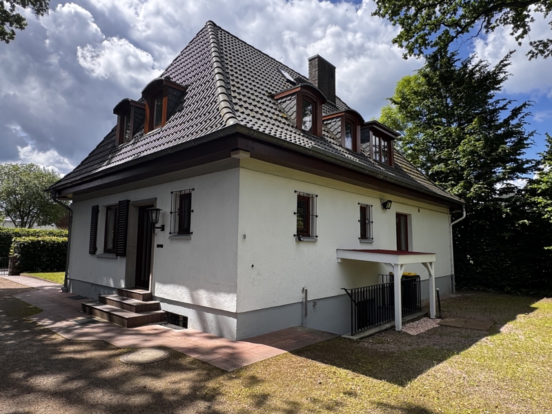 Hausansicht Kellerabgang Einfamilienhaus Pinneberg