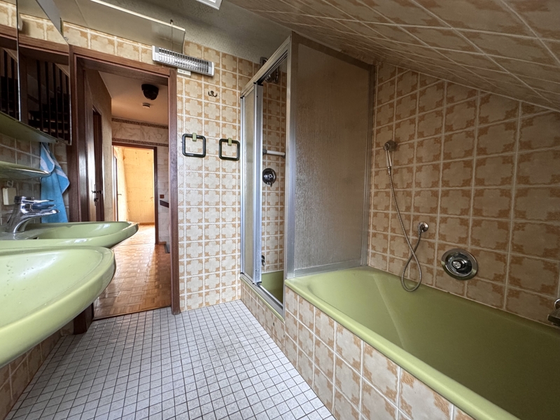 Bad DG Doppelhaush�lfte Rellingen