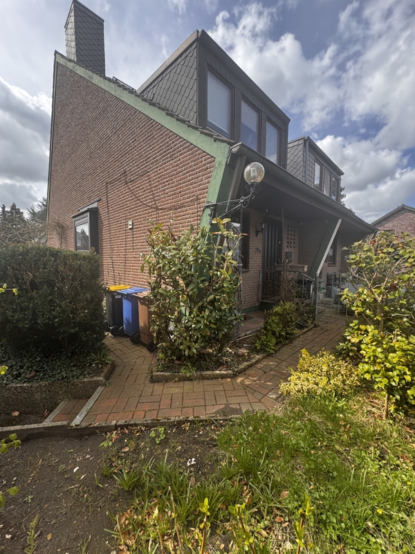 Vorderansicht Doppelhaush�lfte Rellingen