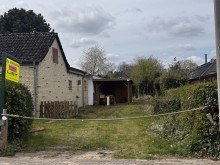 Auffahrt Carport Bungalow mit viel Platz - Sanieren oder Neubebauung mit Doppelhaus?