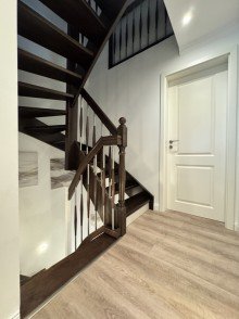 Treppe zum Spitzboden RESERVIERT - Moderne Doppelhaush�lfte mit Charme und viel Licht, ca. 100 m� Wohn- und Nutzfl�che