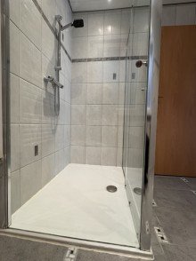 Ebenerdige Dusche RESERVIERT-Ihr Zuhause in ansprechendem Bungalow mit Terrasse/Garten, gut geeignet auch f�r Senioren