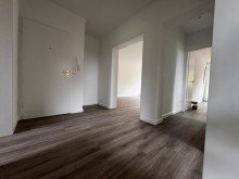 Blick Eingang Wohnen Erdgeschoss in super Zustand, Terrasse, Duschbad - Ideal f�r Senioren!